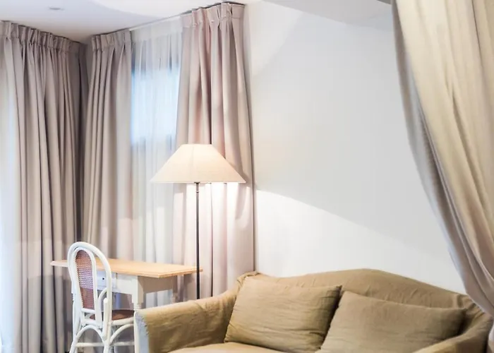 Le Petit Σανταντέρ